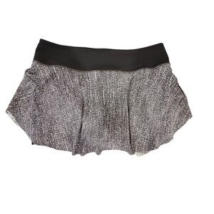 Lululemon Woman’s Quick Pace Skirt Soundwave White Black Reflective Size 6 Skort
